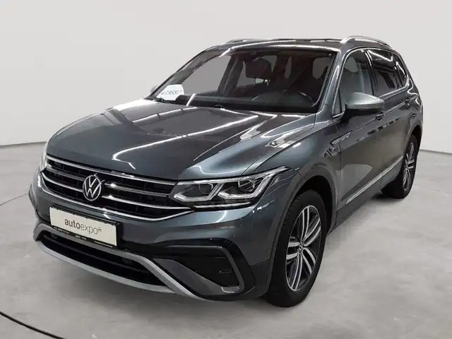 Volkswagen Tiguan view 2