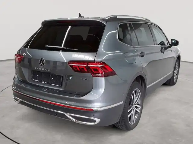 Volkswagen Tiguan view 4