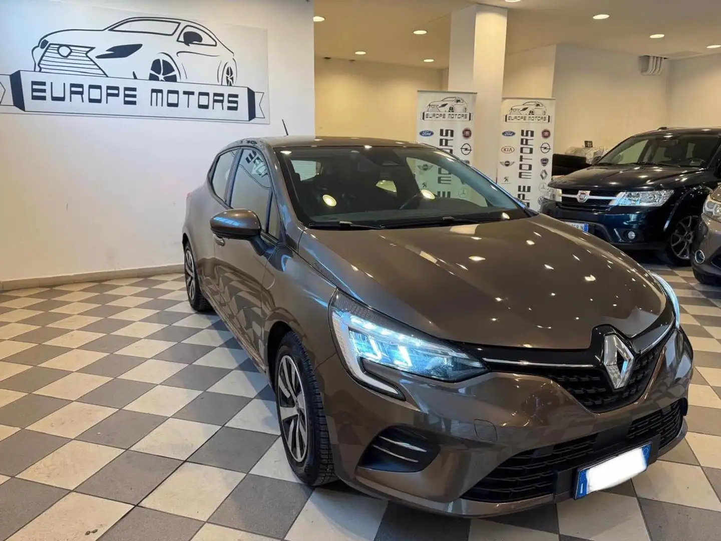 Renault Clio Full Hybrid E-Tech 140 CV 5 porte E-Tech Marrone - 2