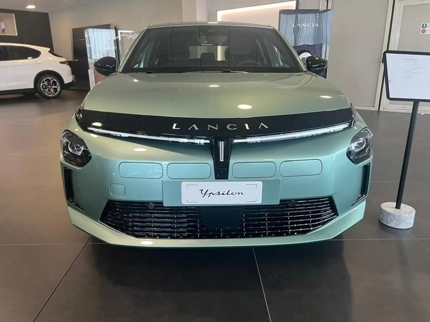 Lancia Ypsilon Nuova Ypsilon Lx 100% Elettrica 156cv Verde - 2