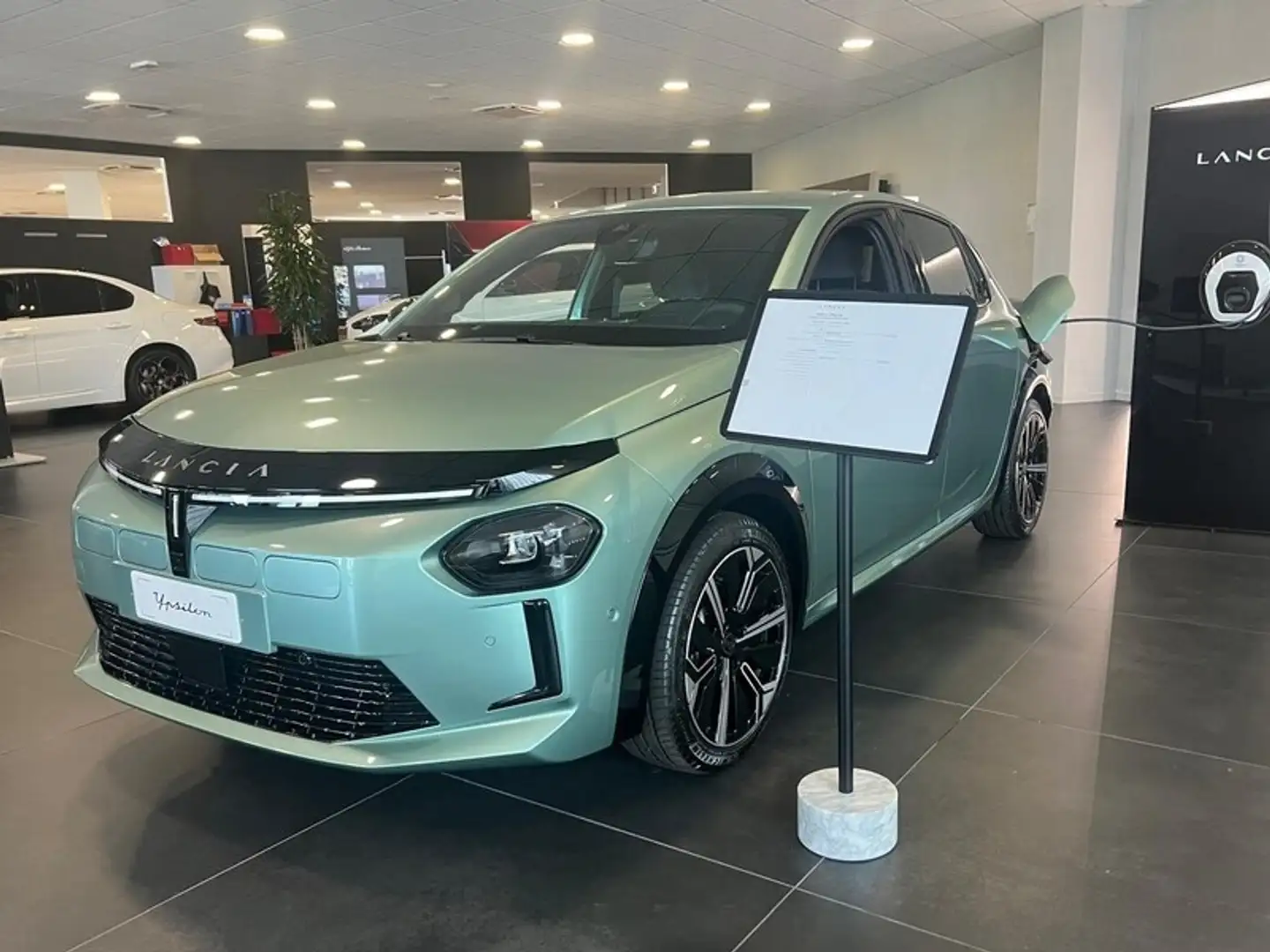 Lancia Ypsilon Nuova Ypsilon Lx 100% Elettrica 156cv Verde - 1