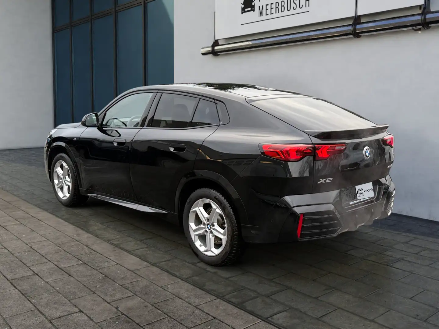 BMW X2 20i sDrive M Sport AHK/MMRY/H&K/PRKASSIST/PANO Schwarz - 2