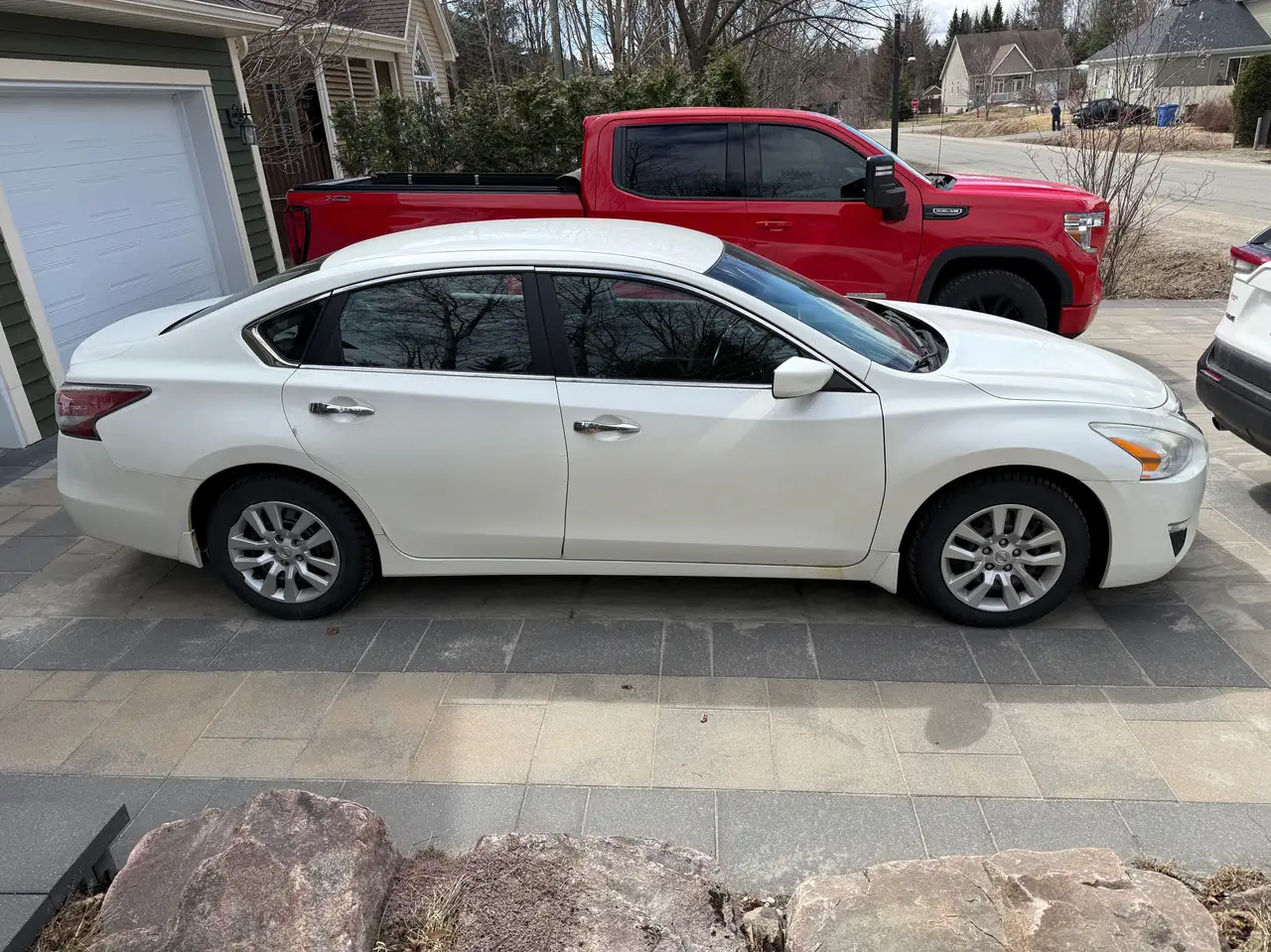 Nissan Altima снимка Nissan Altima
