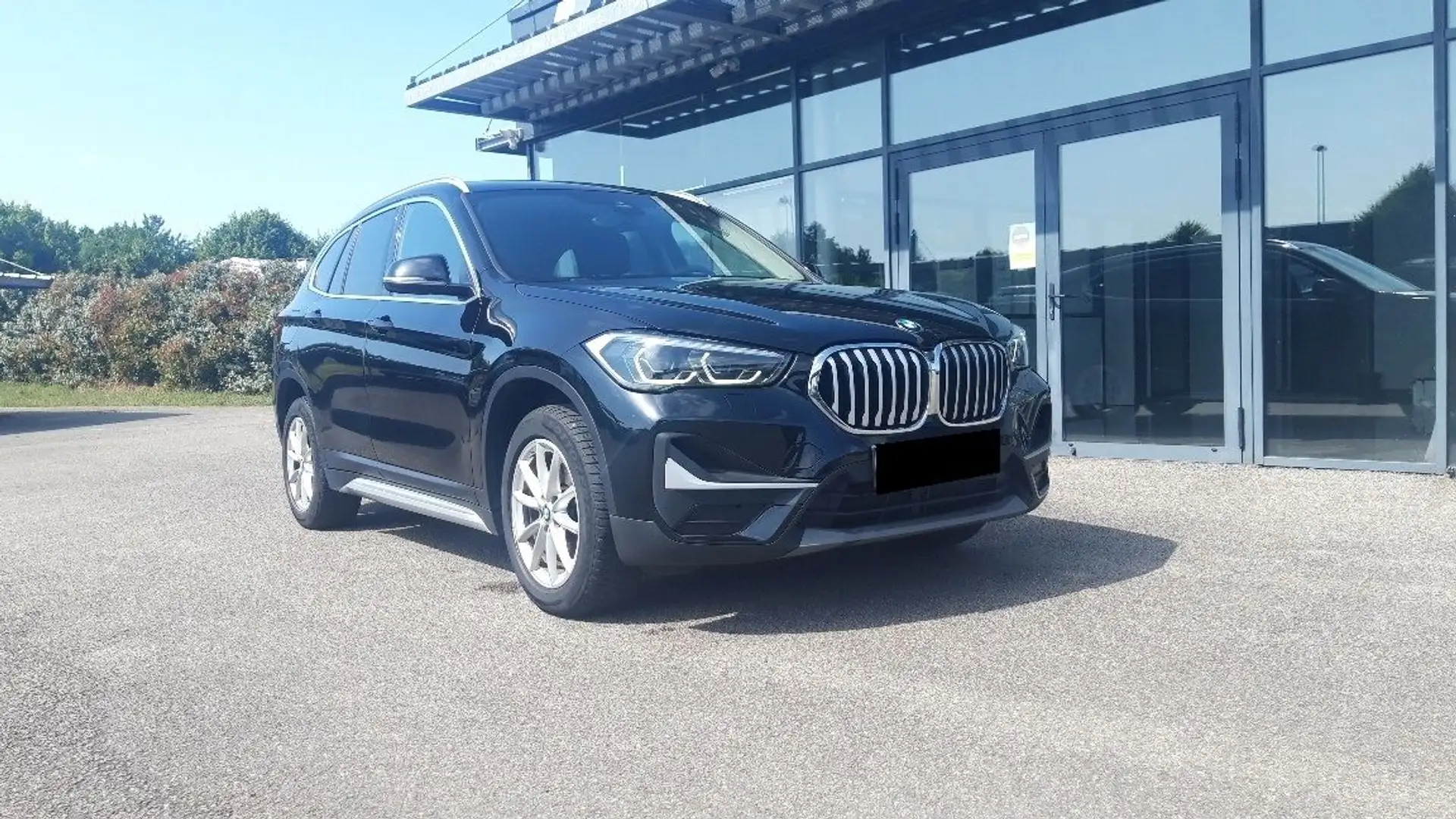 BMW X1 (F48) SDRIVE18DA 150CH LOUNGE Noir - 1