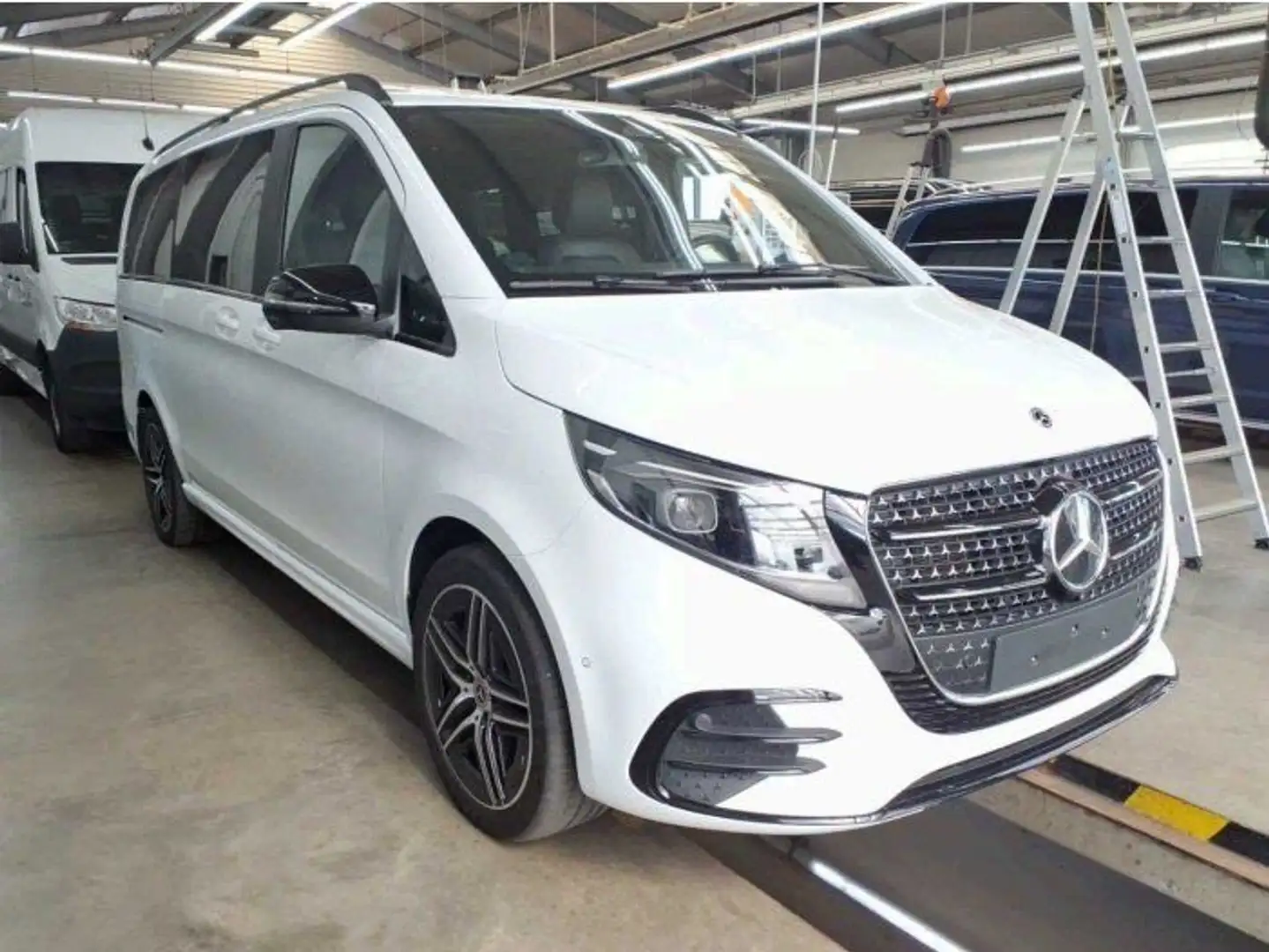 Mercedes-Benz V 300 V300d 4MATIC AMG Avantgarde lang TISCH+NIGHTPAKE Weiß - 2