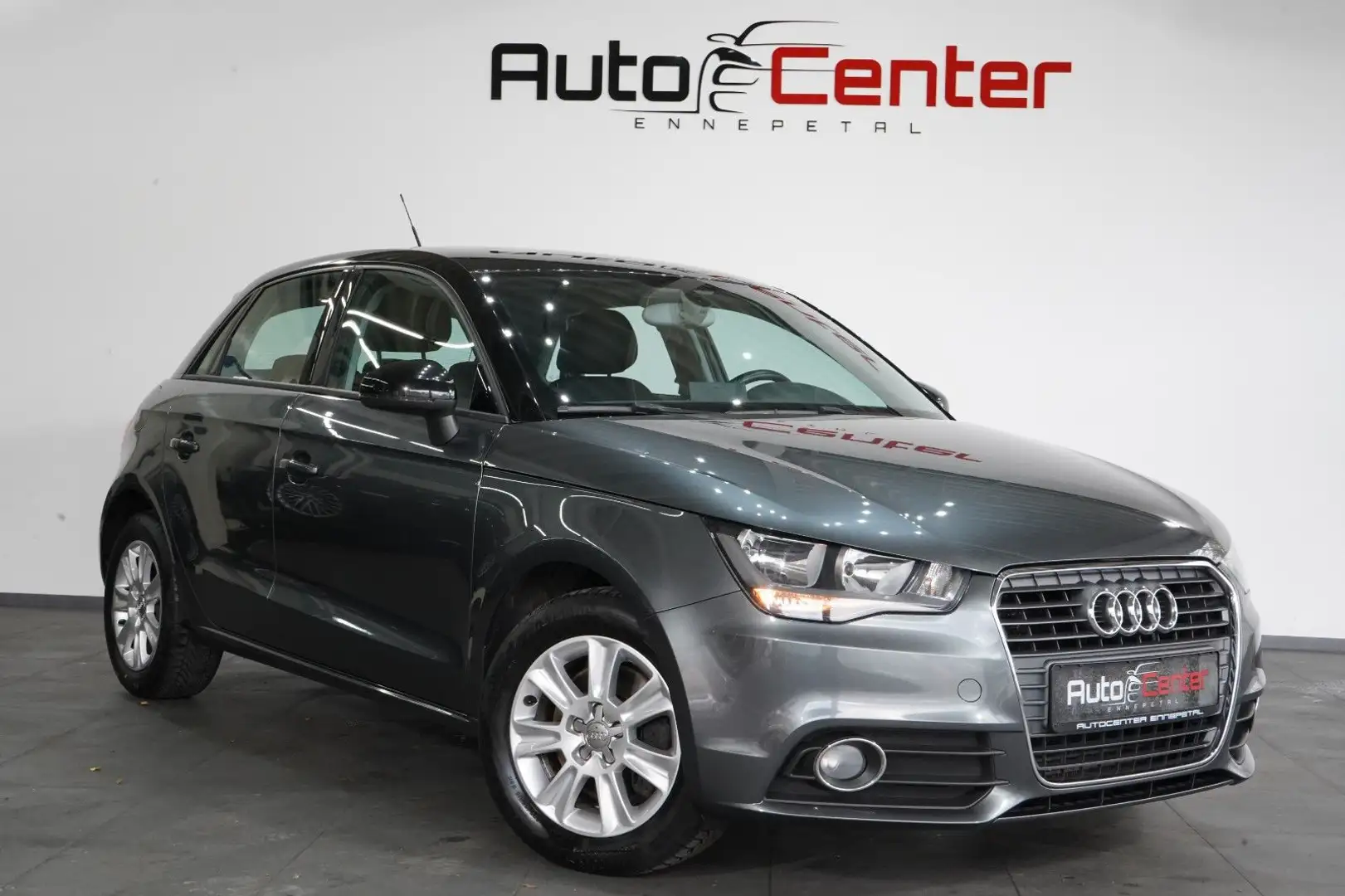 Audi A1 Sportback attraction 1,6 TDI*Navi*Sitzhz* Grau - 2