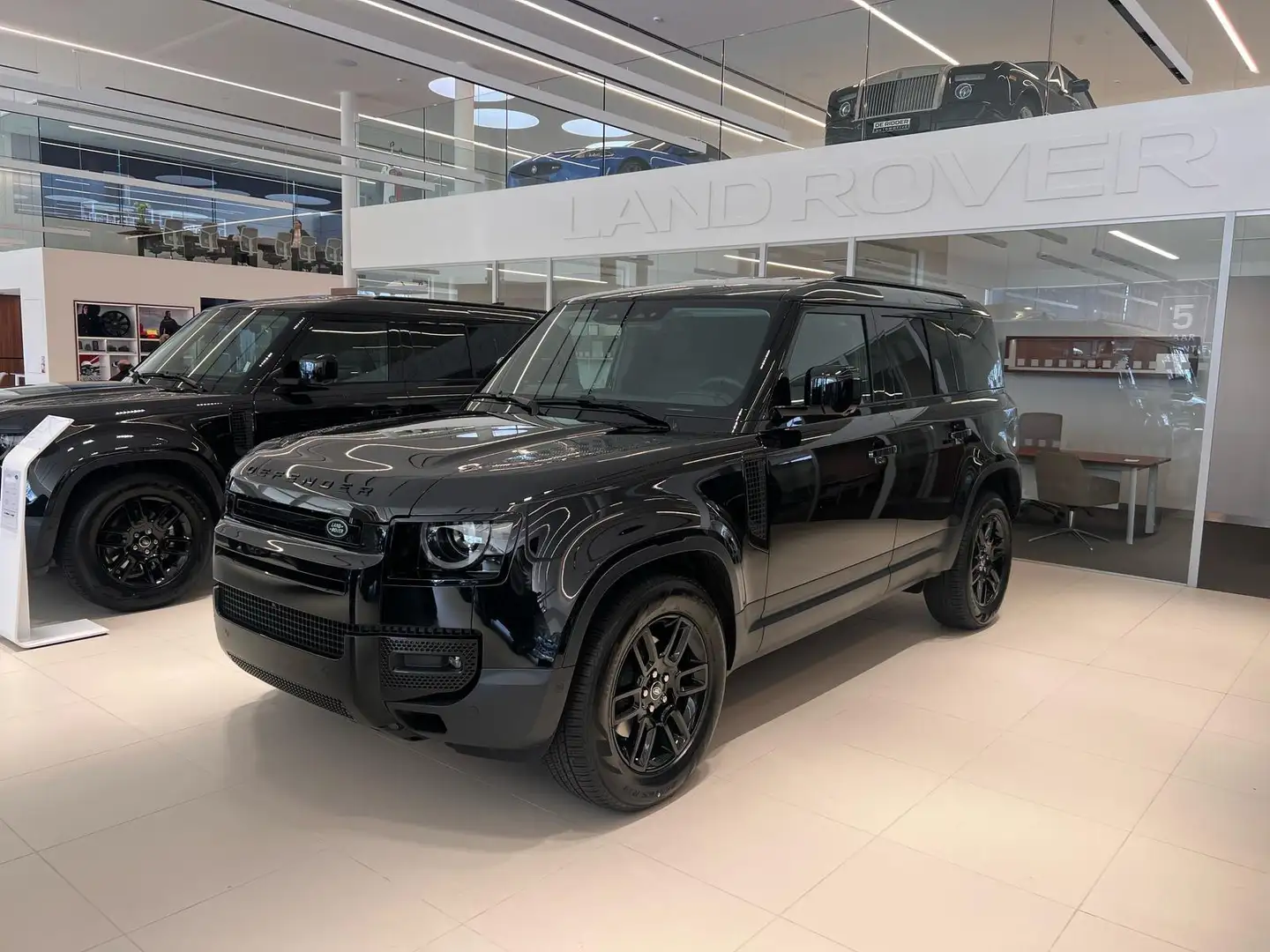 Land Rover Defender 110 D250 Hard Top S AWD Zwart - 2