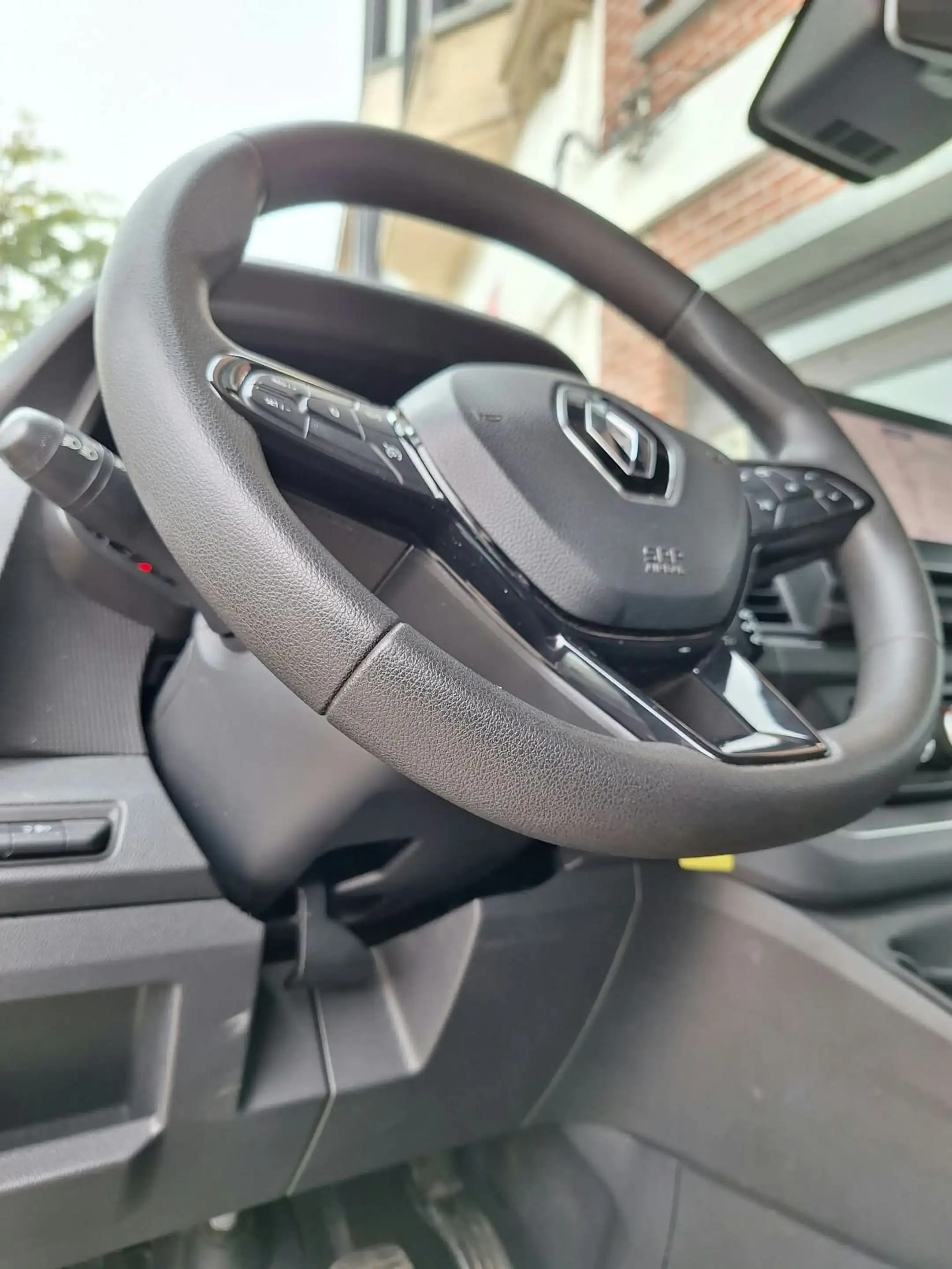 Renault Trafic Zen Energy 2.0 diesel — photo 38