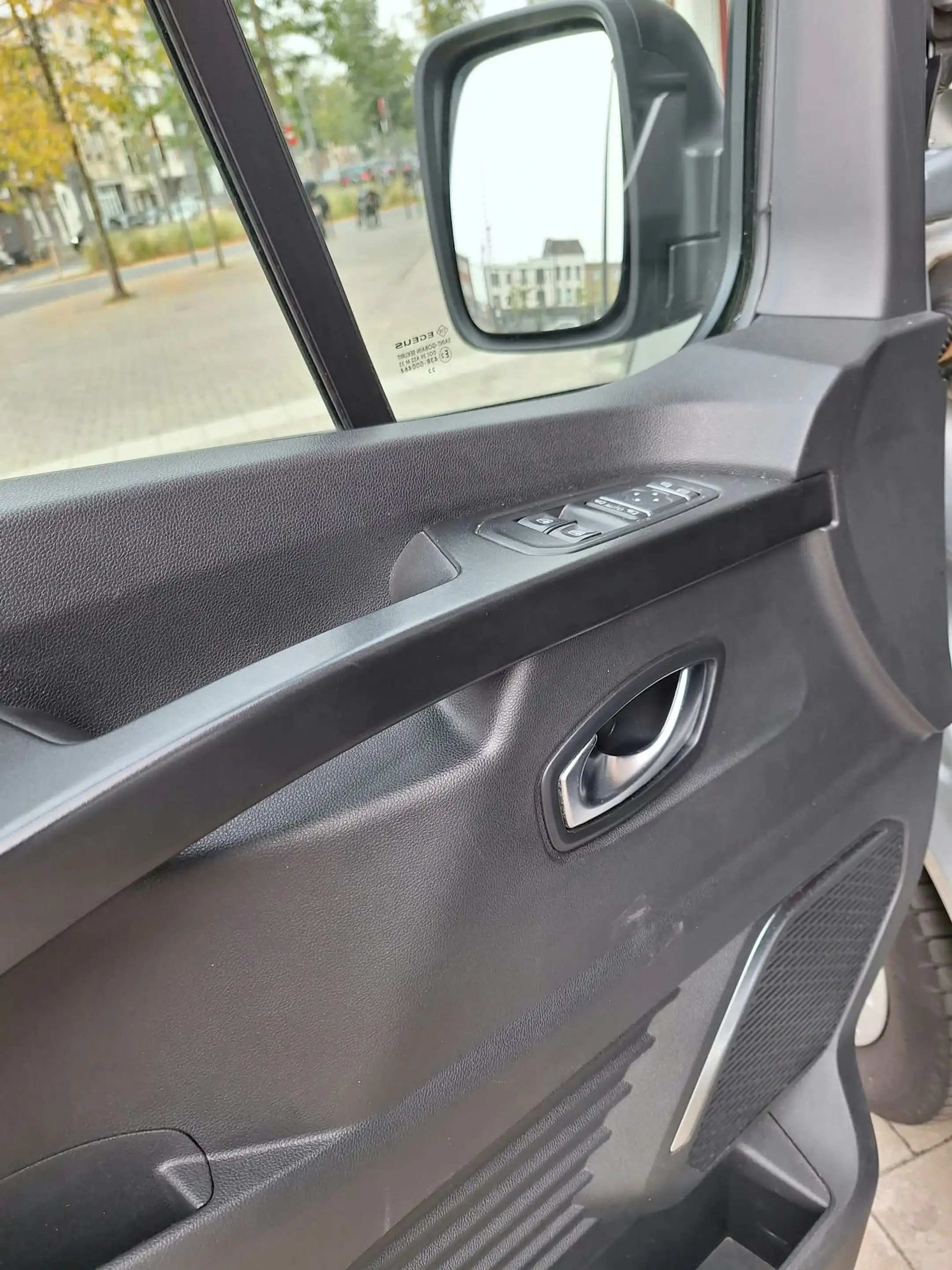 Renault Trafic Zen Energy 2.0 diesel — photo 28