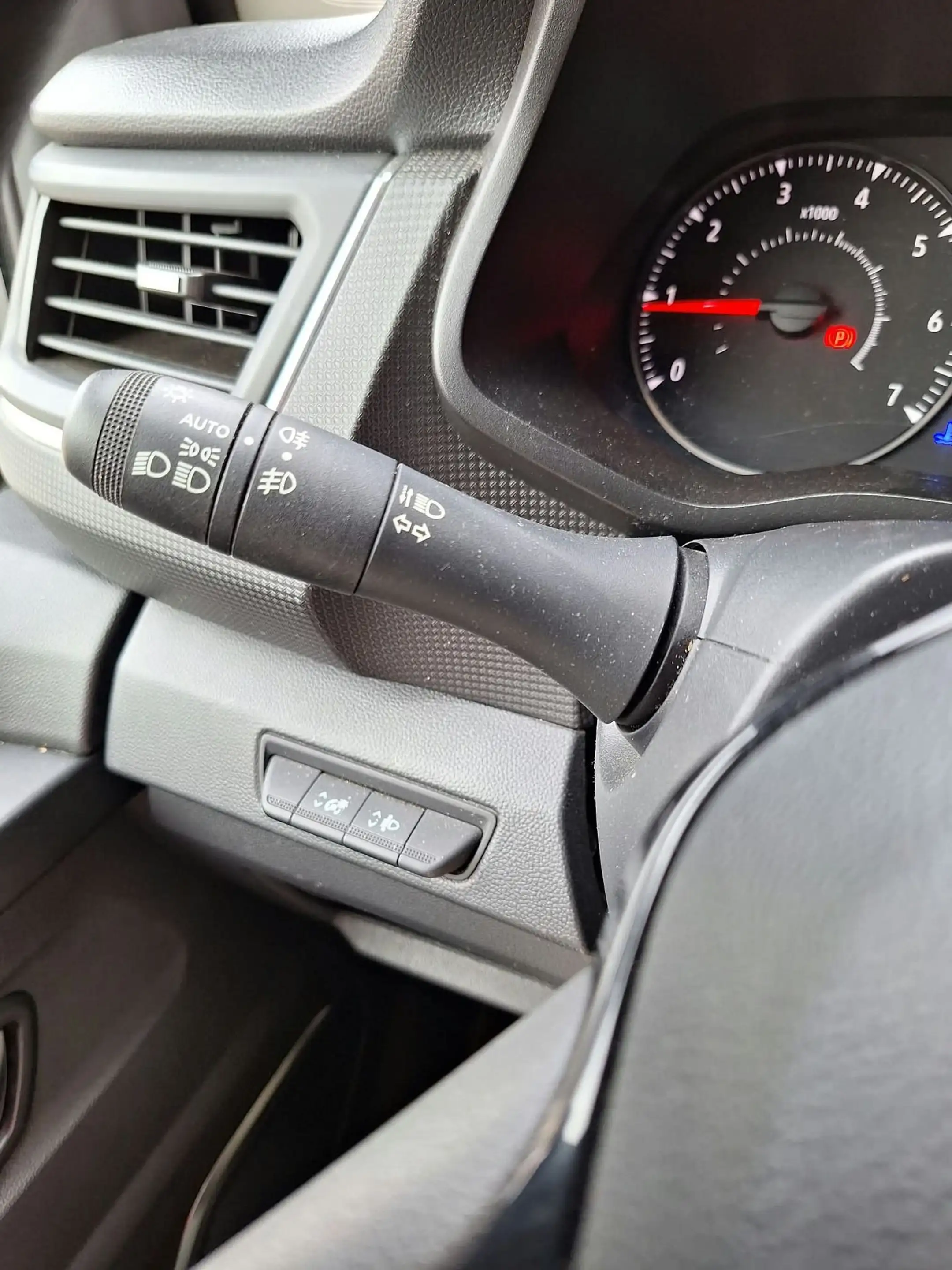 Renault Trafic Zen Energy 2.0 diesel — photo 31