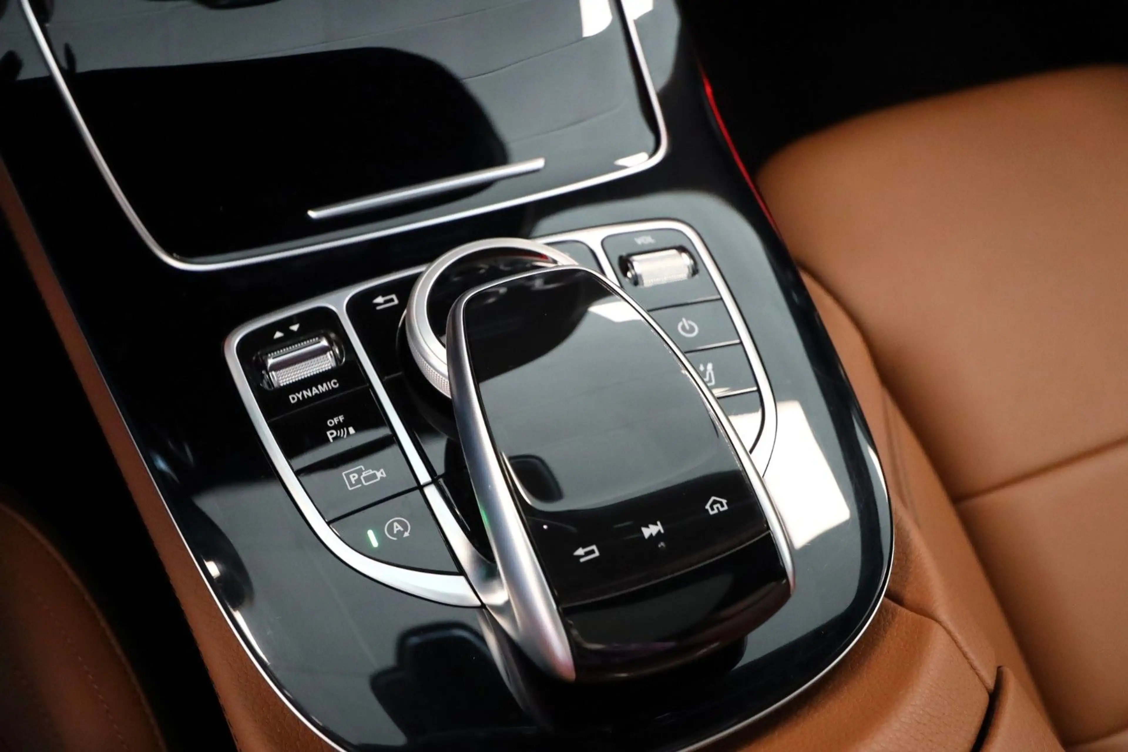 Mercedes-Benz E 400 T-Modell 4Matic AMG Burmester Softclose — photo 23