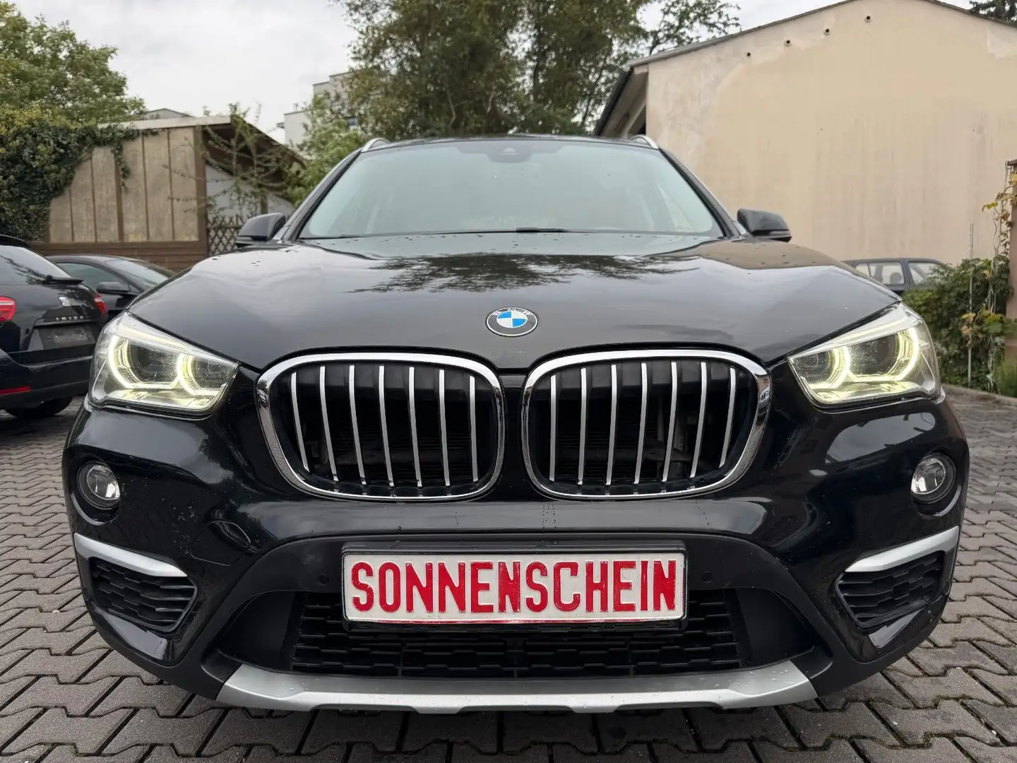 BMW X1 xDrive 20i xLine Schwarz - 2