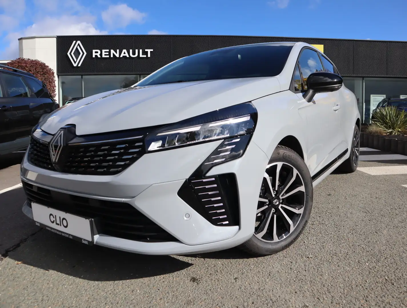 Renault Clio Techno TCe 90 City & Winterpaket, Allwetter Grau - 2