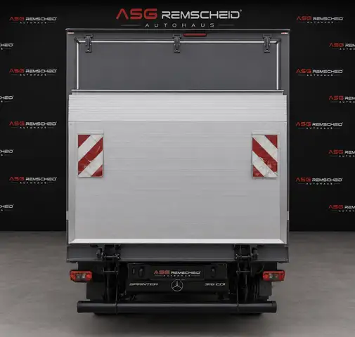 Mercedes-Benz Sprinter view 7