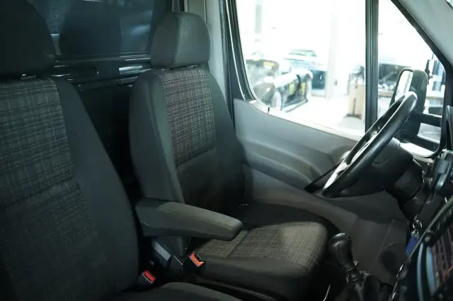 Mercedes-Benz Sprinter view 15