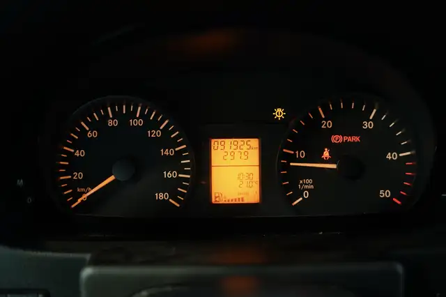 Mercedes-Benz Sprinter view 26