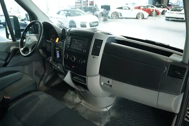 Mercedes-Benz Sprinter view 13