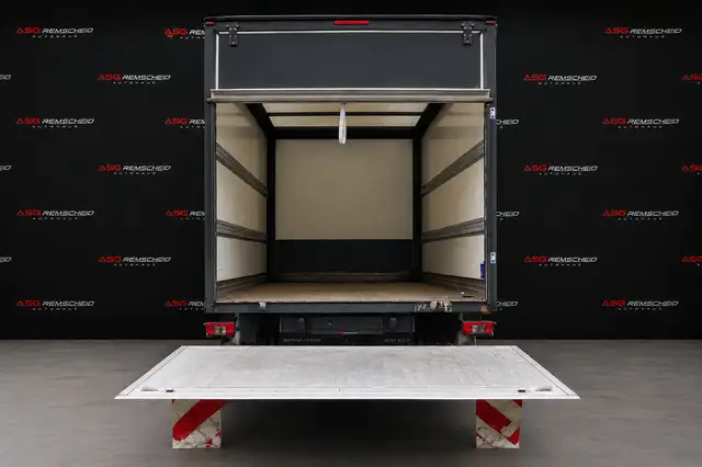Mercedes-Benz Sprinter view 9