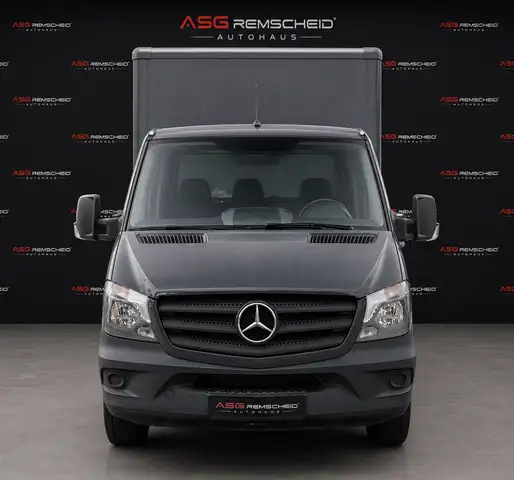 Mercedes-Benz Sprinter view 3