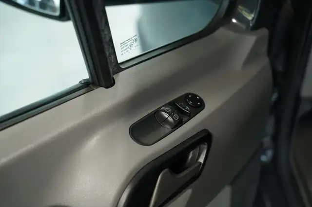 Mercedes-Benz Sprinter view 18