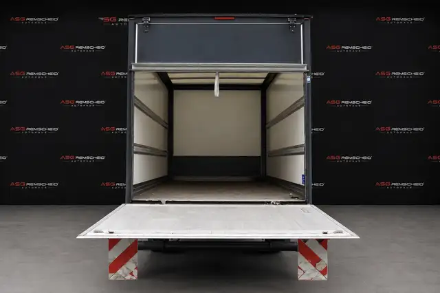 Mercedes-Benz Sprinter view 8