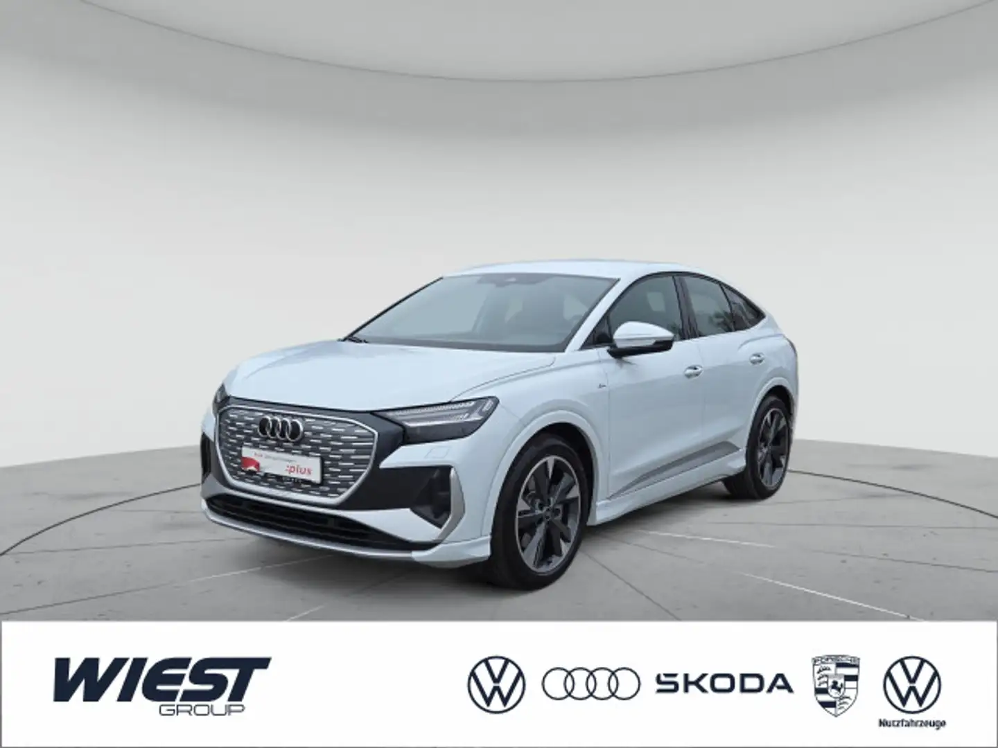 Audi Q4 e-tron 50 qu. S-LINE/MATRIX/AHK/VIR Bílá - 1
