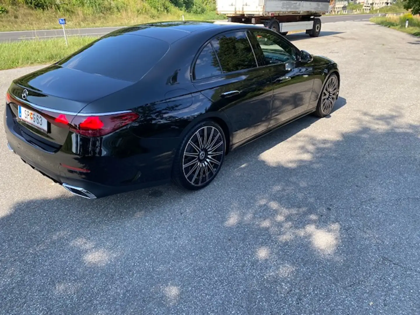 Mercedes-Benz E 450 E 450d MHEV 4Matic Aut. Schwarz - 2