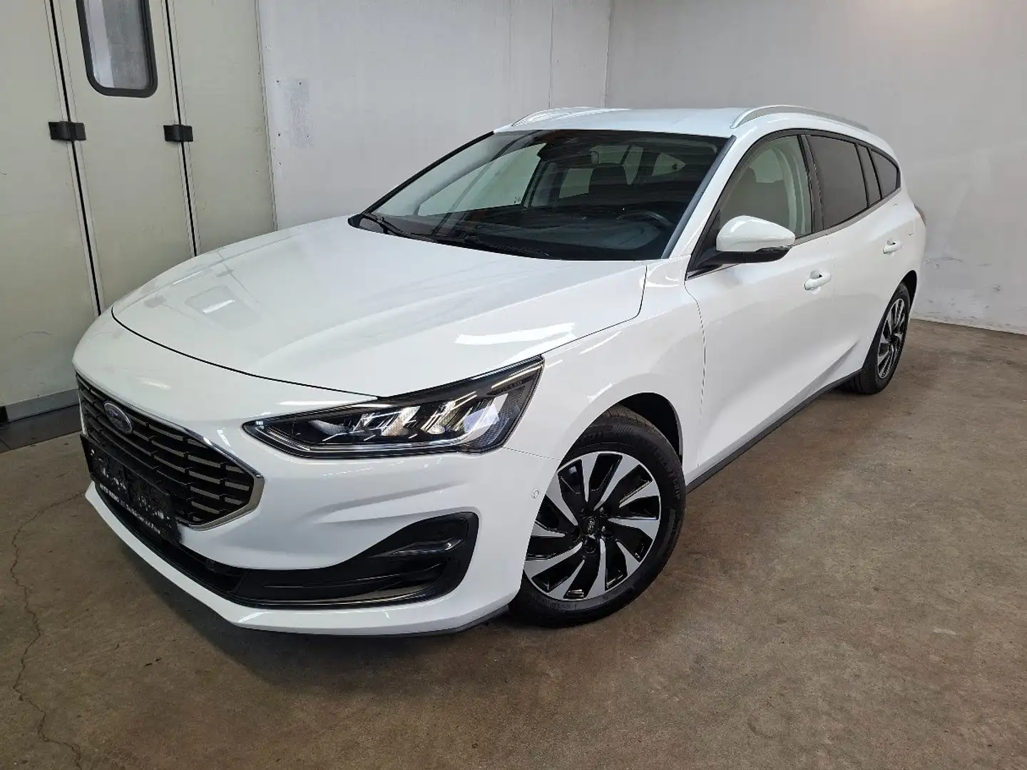 Ford Focus 1,5 EcoBlue Aut. Titanium, AHK, LED, Navi Weiß - 1
