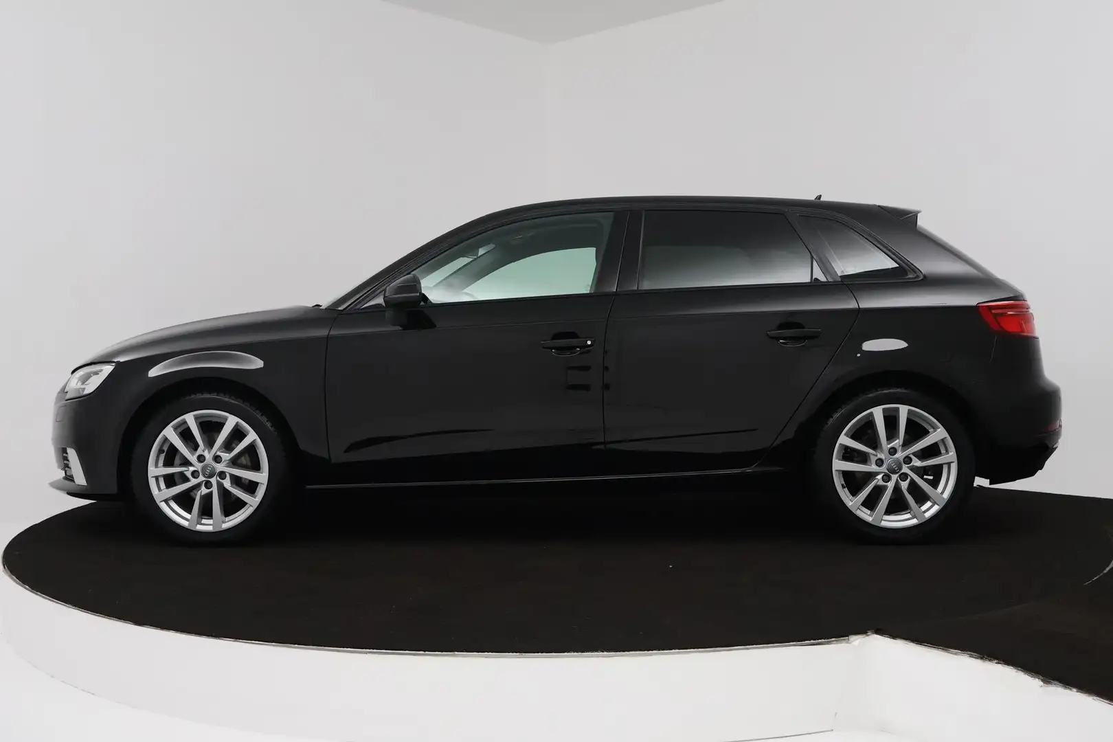 Audi A3 Sportback 30 TFSI Advance (PARKEERSENSOREN, DIGITA Zwart - 2