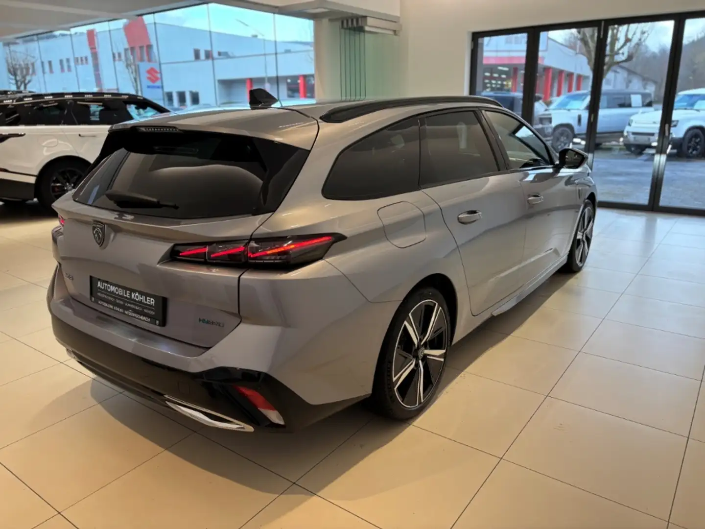 Peugeot 308 SW GT Hybrid 225e-EAT8 AHK NAVI MATRIX FOCAL Silber - 2