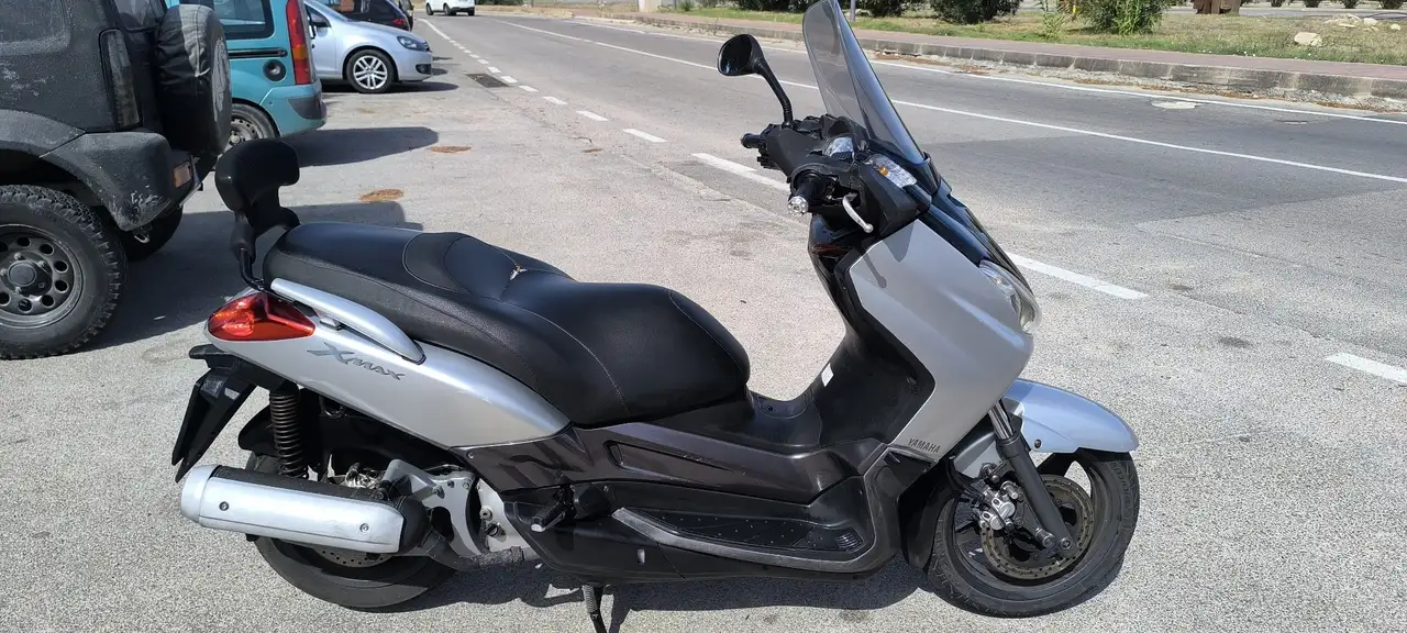Yamaha X-Max 125