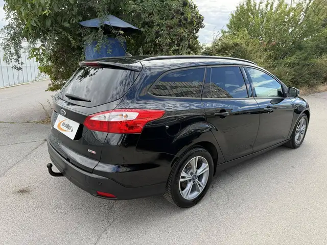 Ford Focus view 3