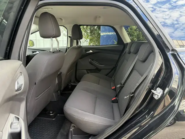 Ford Focus view 10