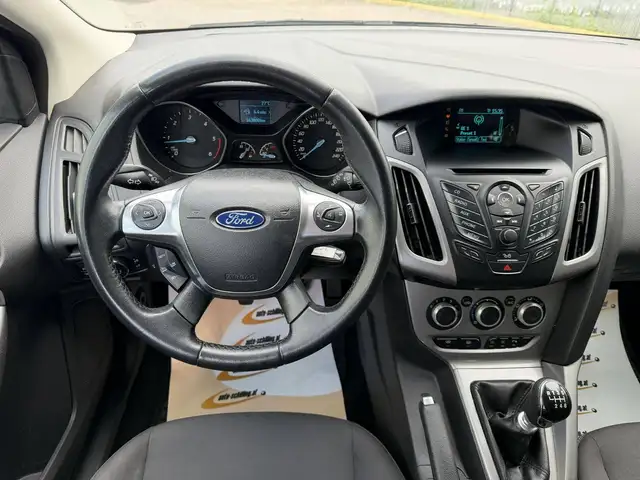Ford Focus view 8