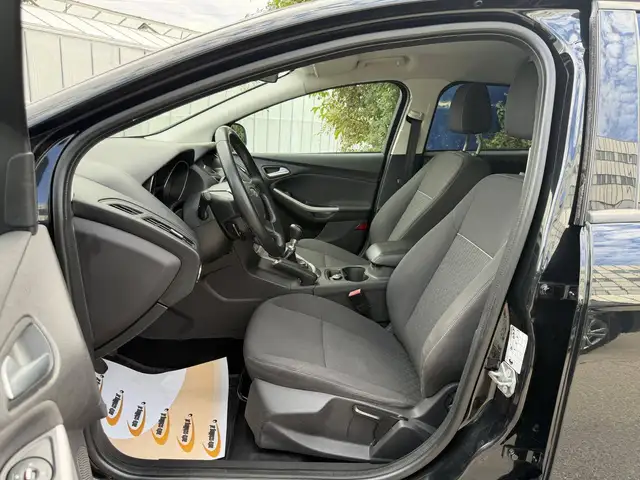 Ford Focus view 9