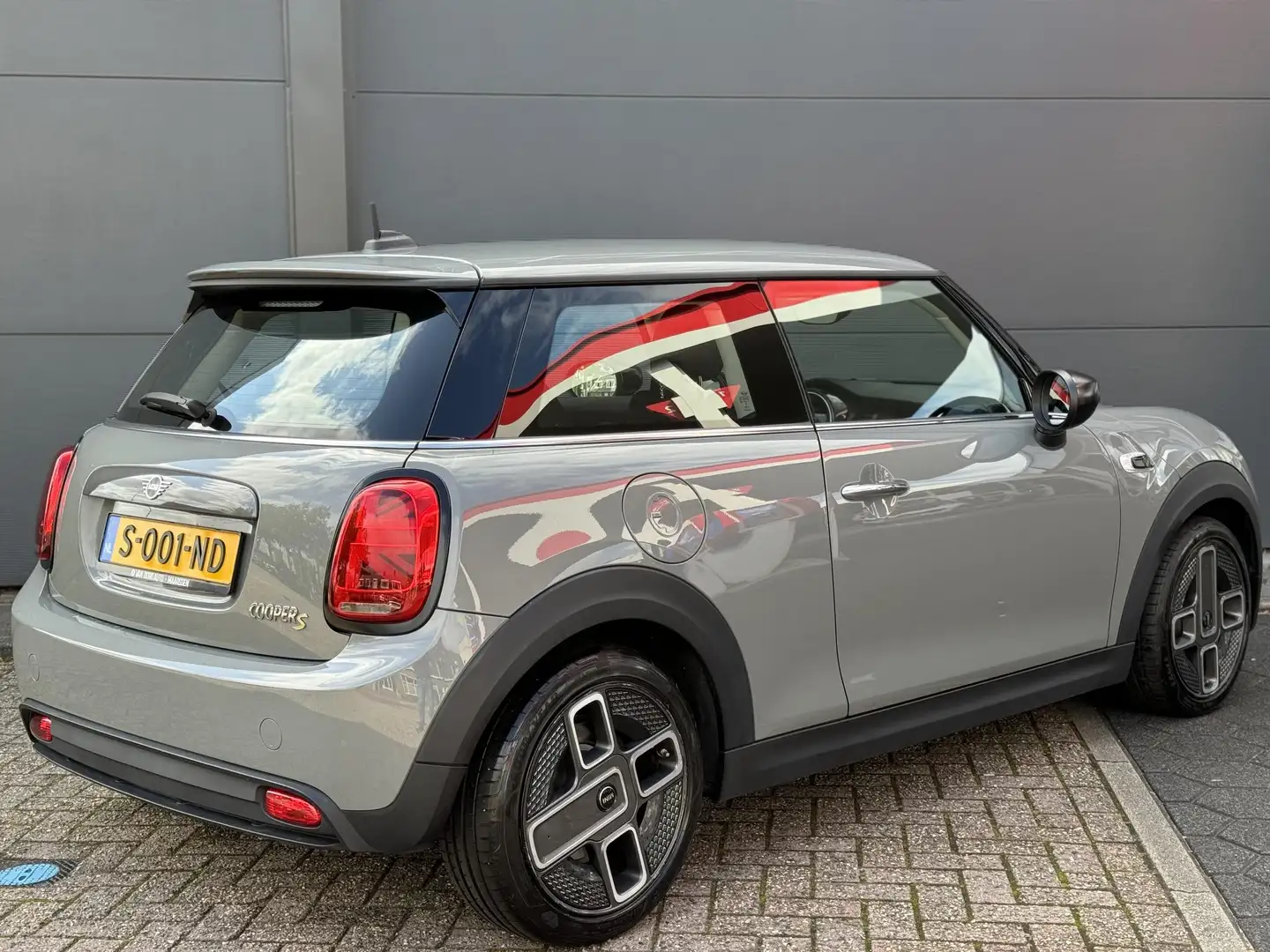 MINI Cooper S Clima / Comfort Seats / NAV / Carplay Grijs - 2