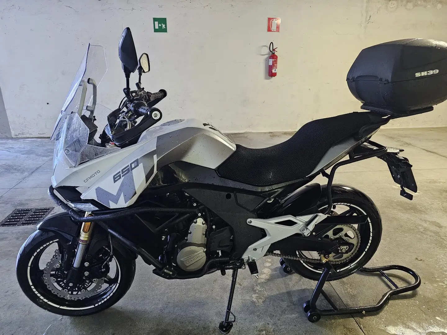 CFMOTO 650 MT Weiß - 1