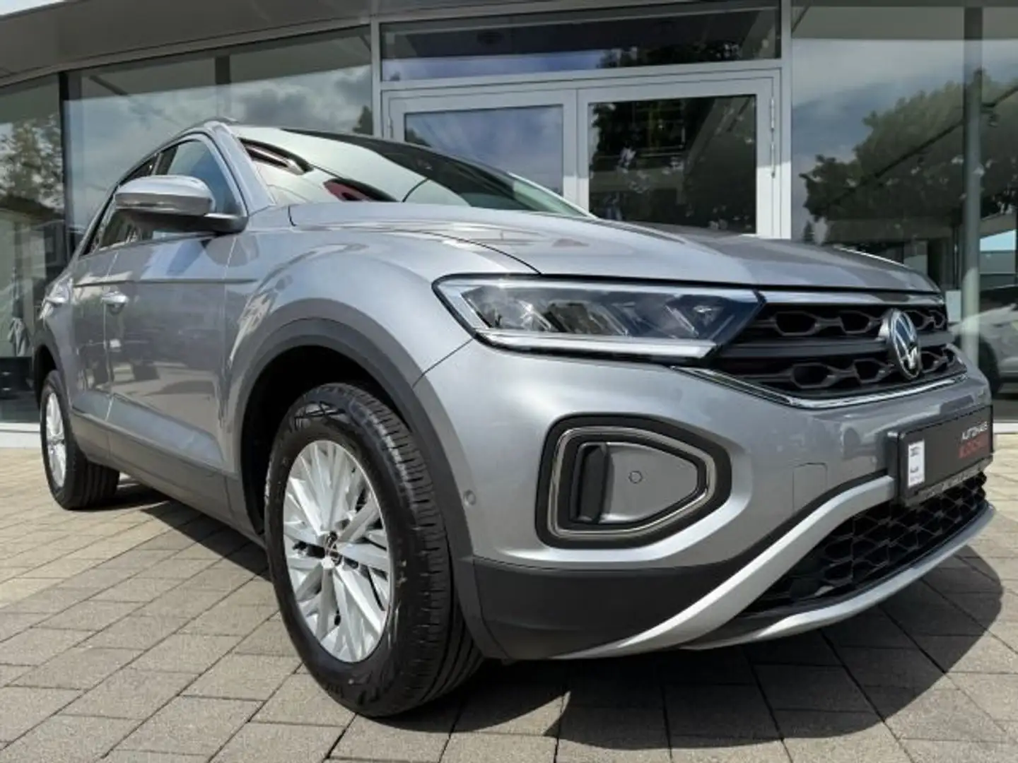 Volkswagen T-Roc T-ROC Life 1.0 TSI ACC LED Lane Assist DAB CarPl Silber - 2