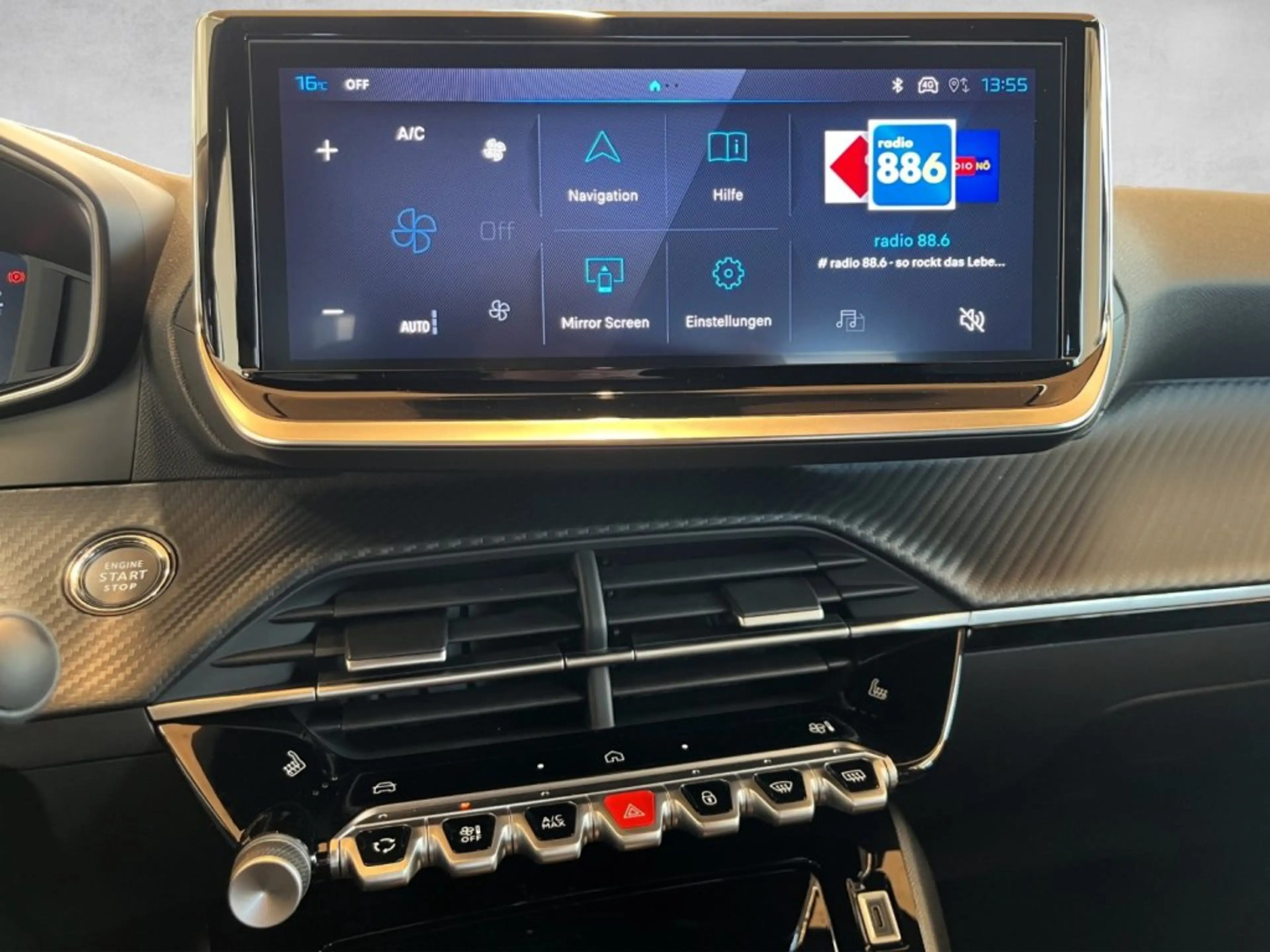 Peugeot 2008 Allure MHEV 145 e-DCS6 — photo 15