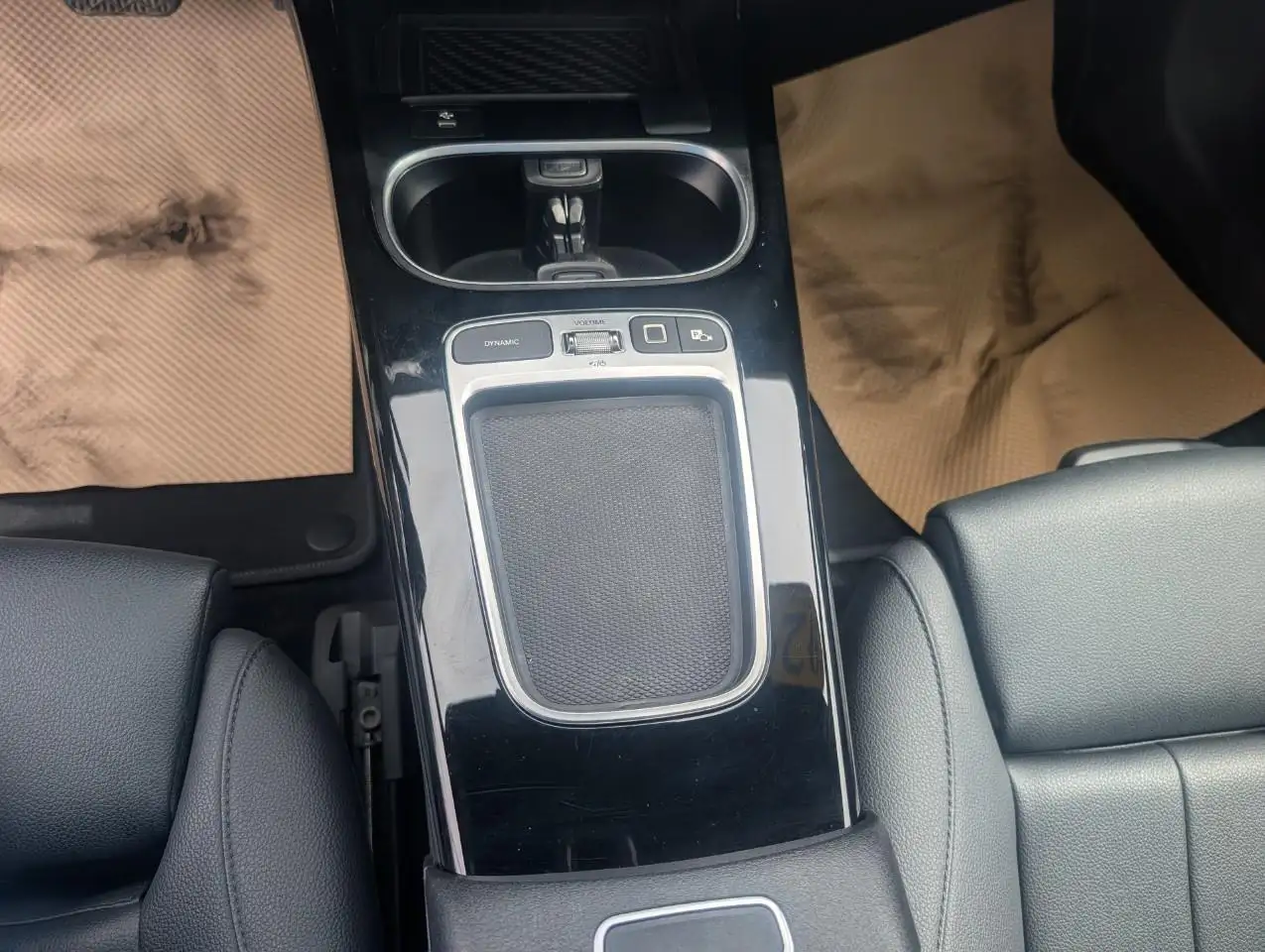 Mercedes-Benz CLA снимка Mercedes-Benz CLA