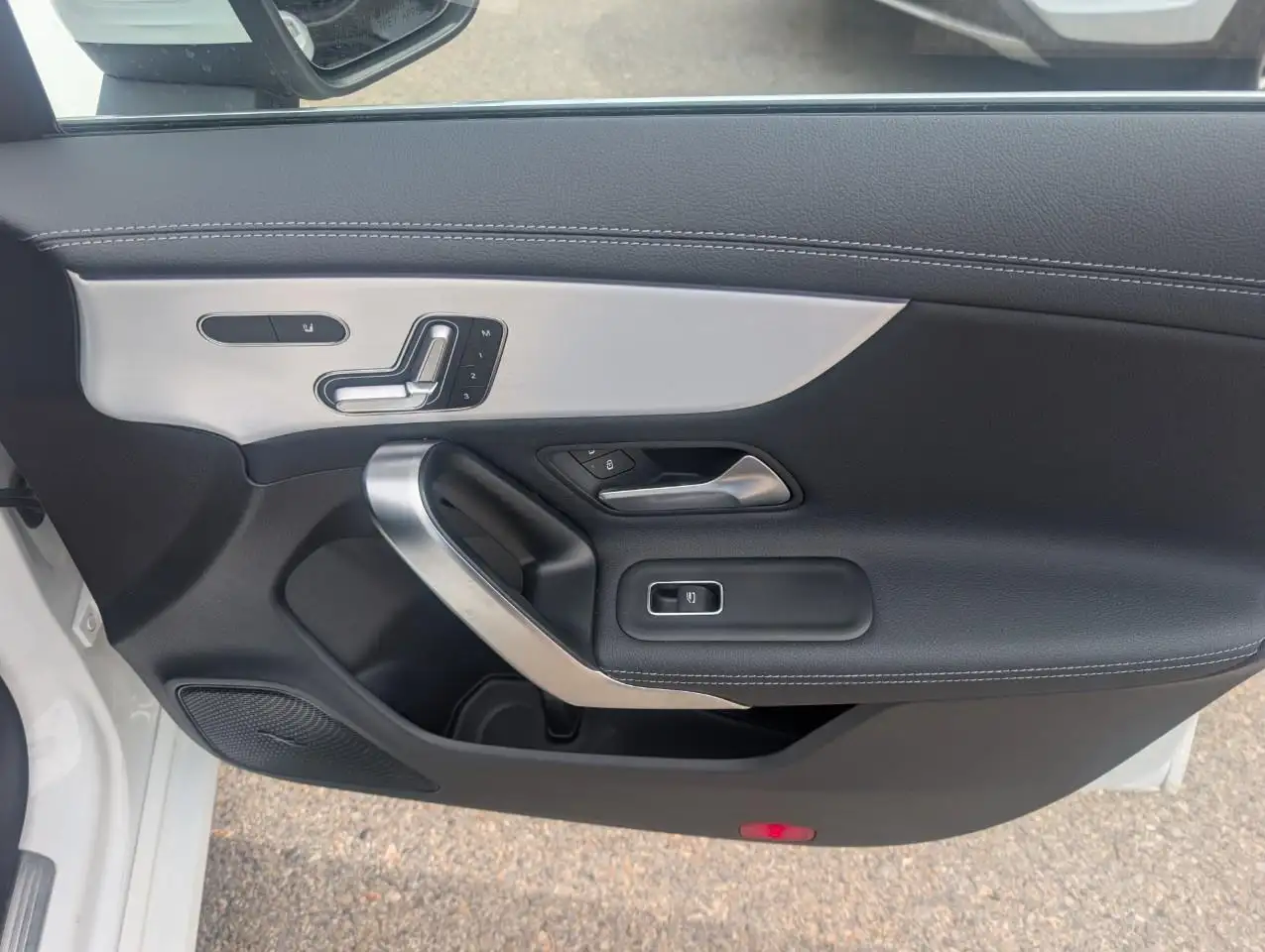 Mercedes-Benz CLA снимка Mercedes-Benz CLA