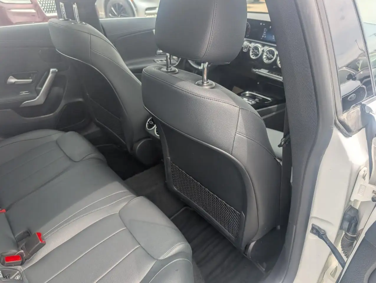 Mercedes-Benz CLA снимка Mercedes-Benz CLA