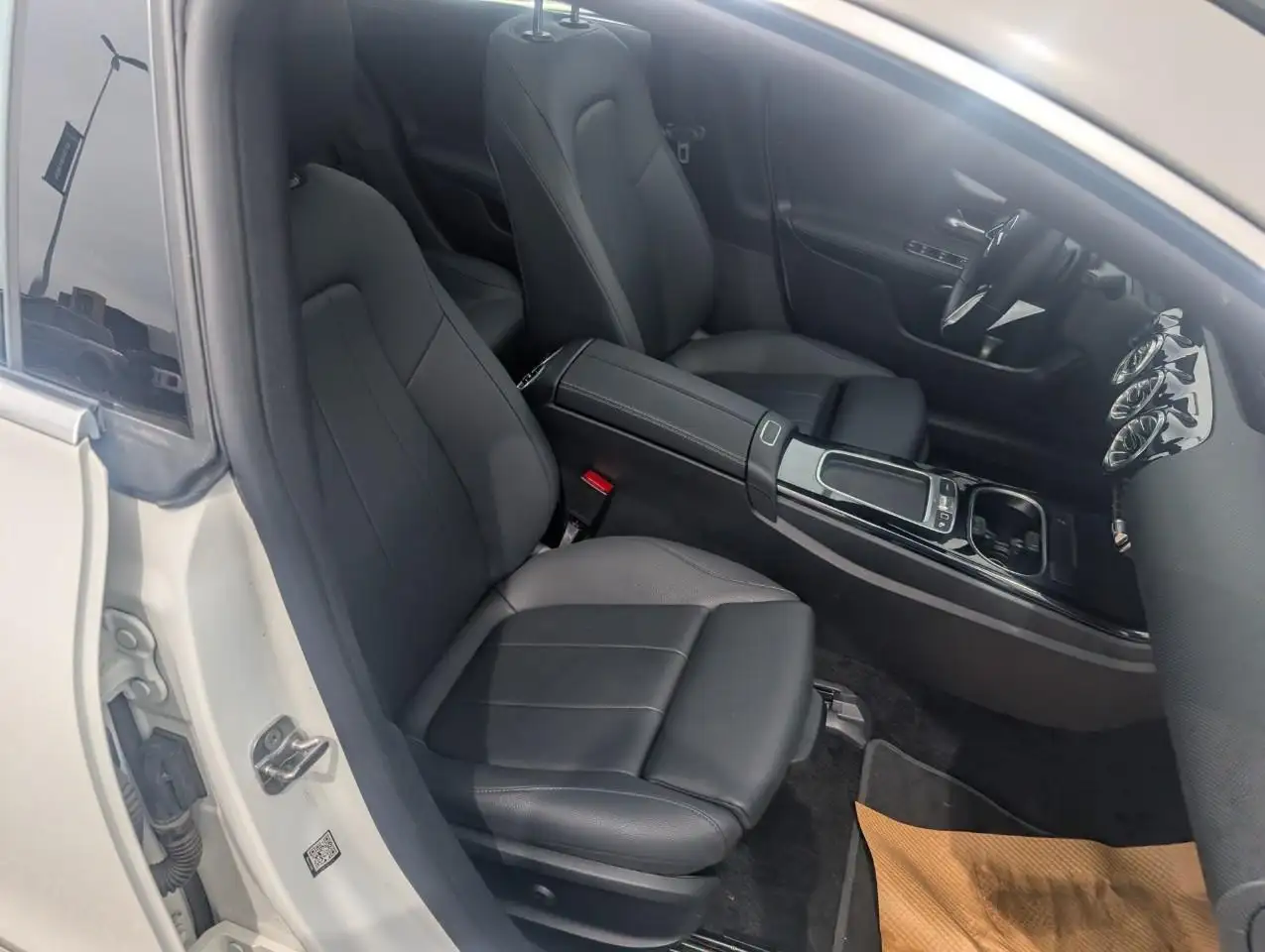 Mercedes-Benz CLA снимка Mercedes-Benz CLA