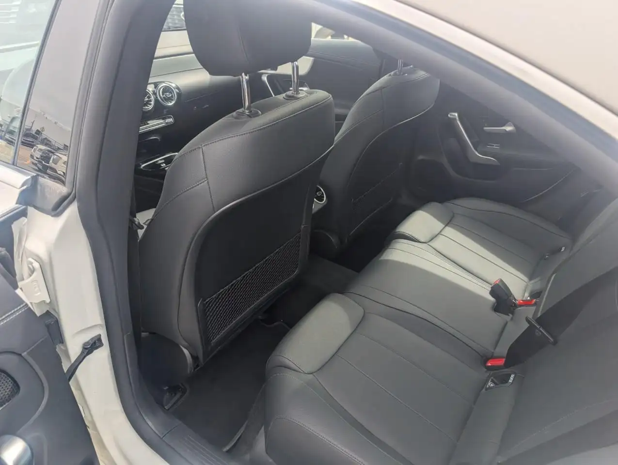 Mercedes-Benz CLA снимка Mercedes-Benz CLA