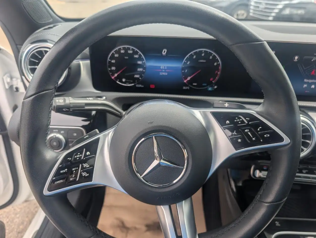 Mercedes-Benz CLA снимка Mercedes-Benz CLA