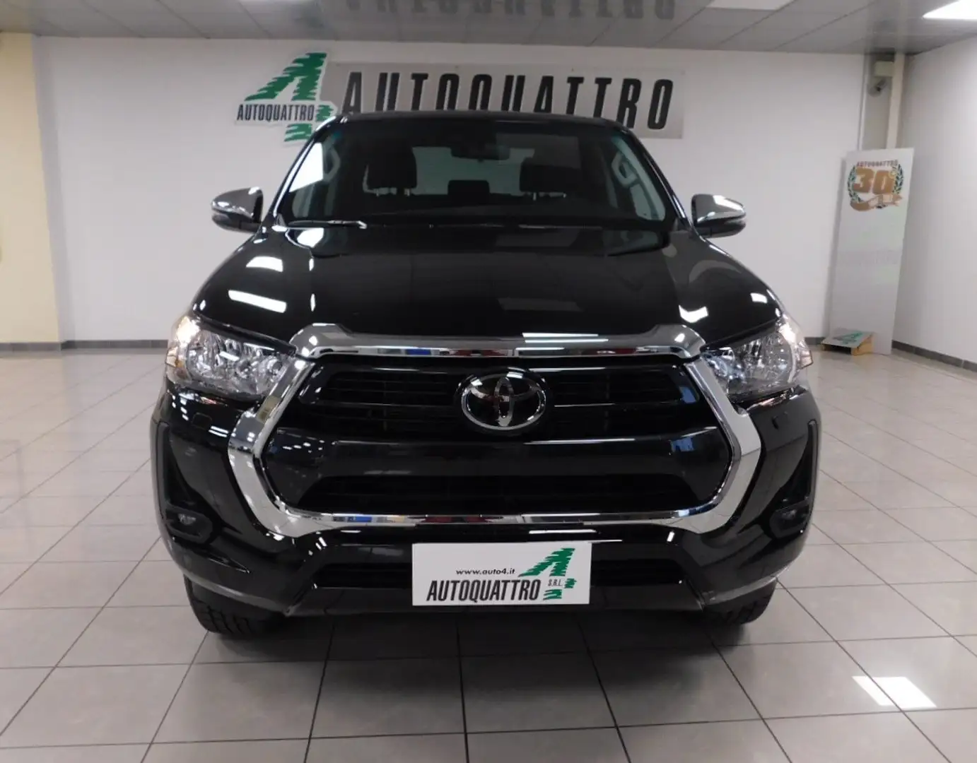 Toyota Hilux 2.4 d-4d double cab Lounge 4wd auto Czarny - 1