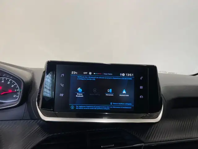 Peugeot 208 view 10