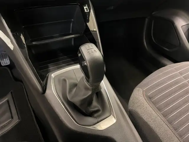 Peugeot 208 view 8