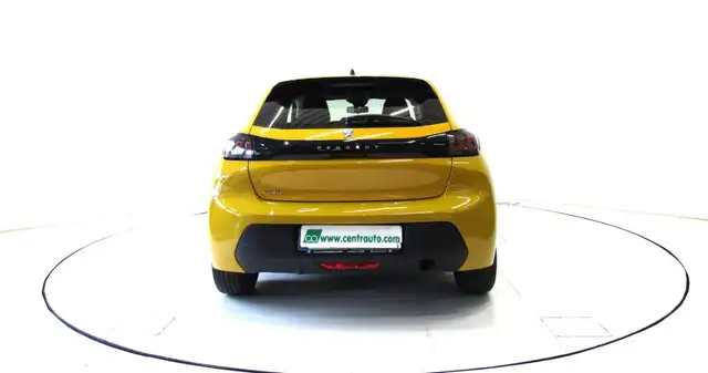 Peugeot 208 view 4