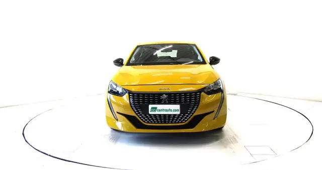 Peugeot 208 view 2